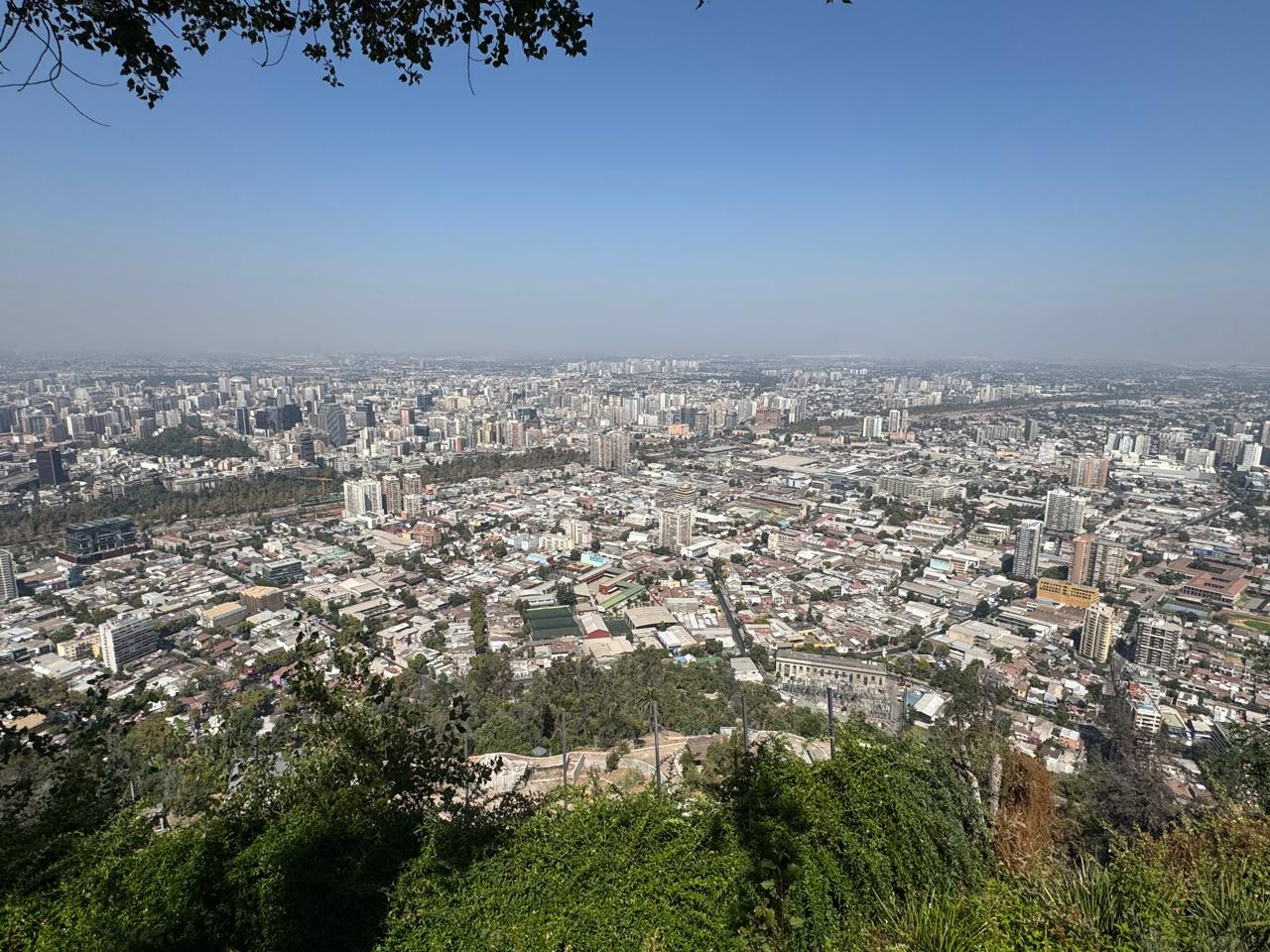 Tour Santiago Centro: Santiago Completo: Alturas, Memoria y Sabores Tradicionales